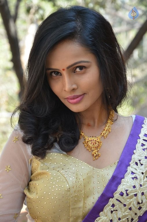 Hashika Dutt New Pics - 23 / 42 photos