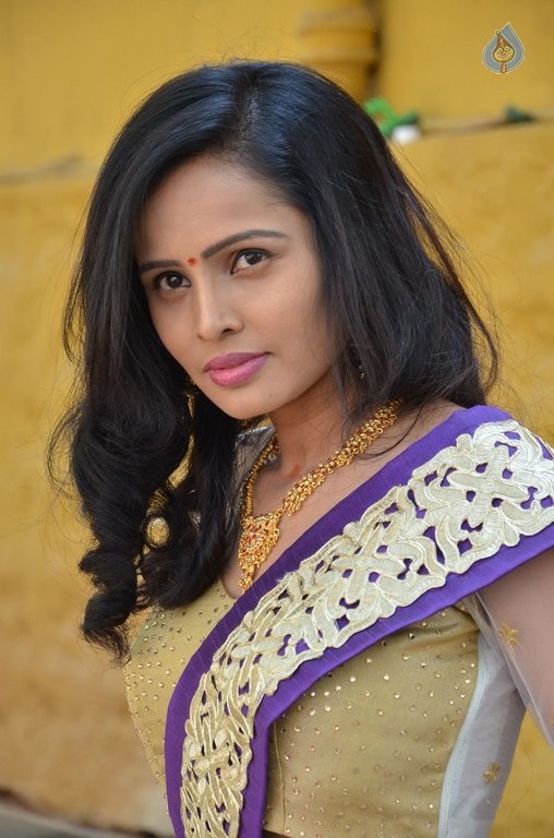 Hashika Dutt New Pics - 37 / 42 photos