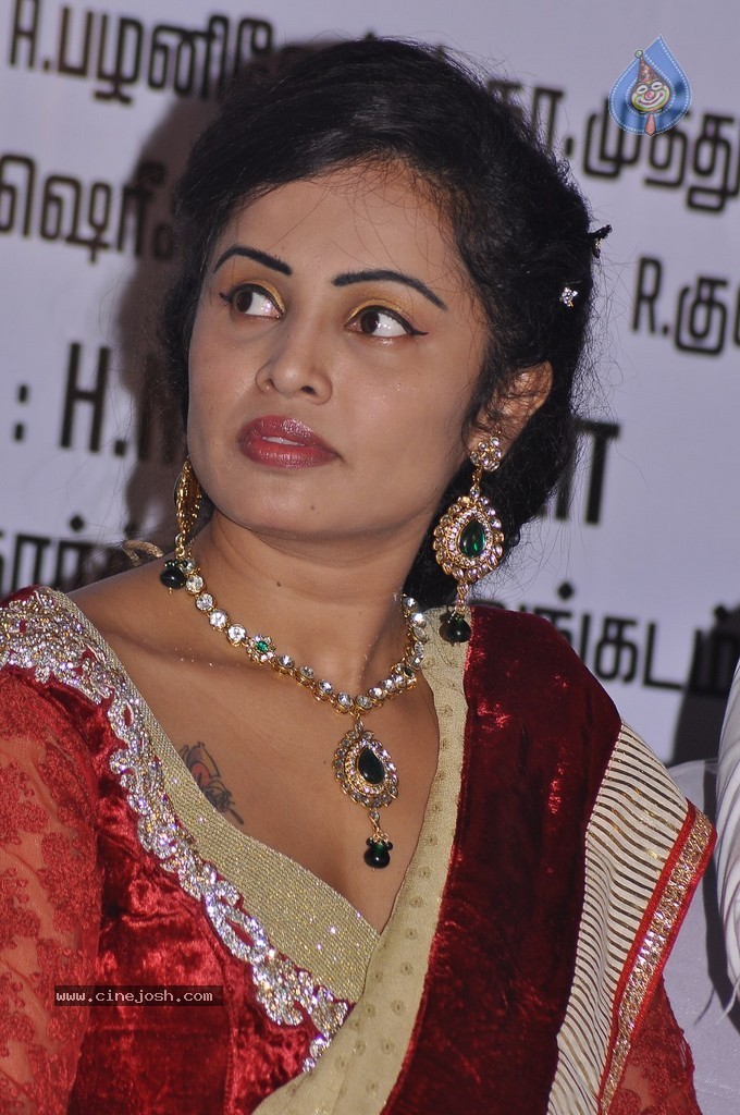 Hashika Dutt New Stills - 29 / 42 photos