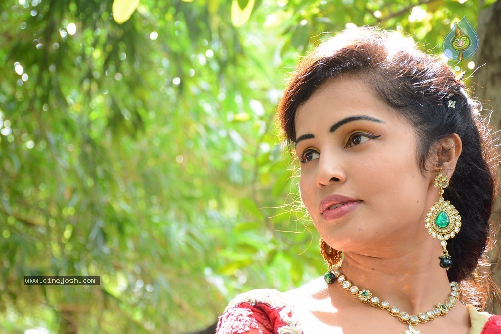 Hashika Dutt New Stills - 31 / 42 photos
