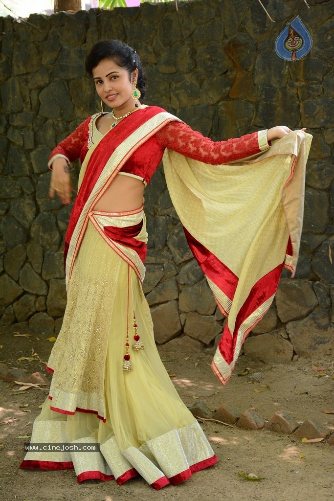 Hashika Dutt New Stills - 42 / 42 photos