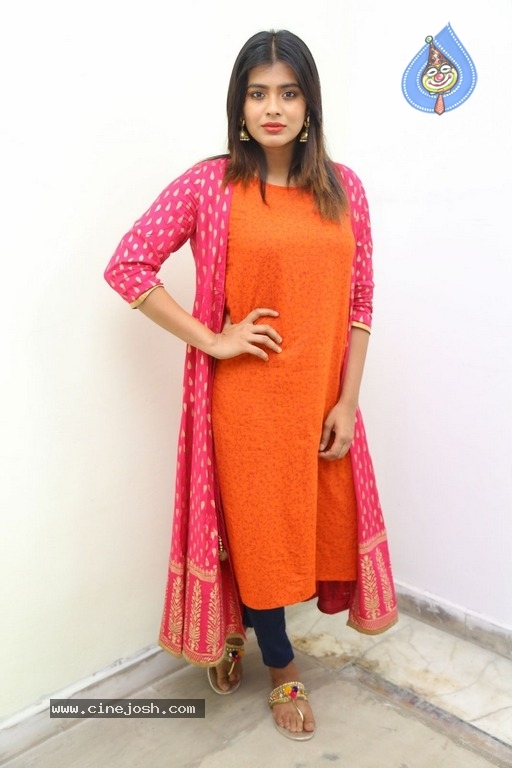 Hebah Patel Interview Photos - 1 / 17 photos