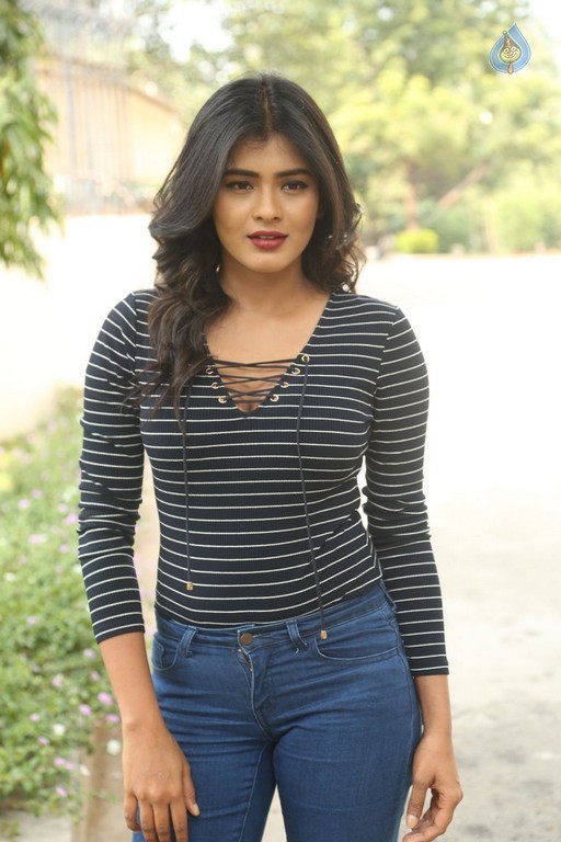 Hebah Patel Latest Gallery - 40 / 42 photos