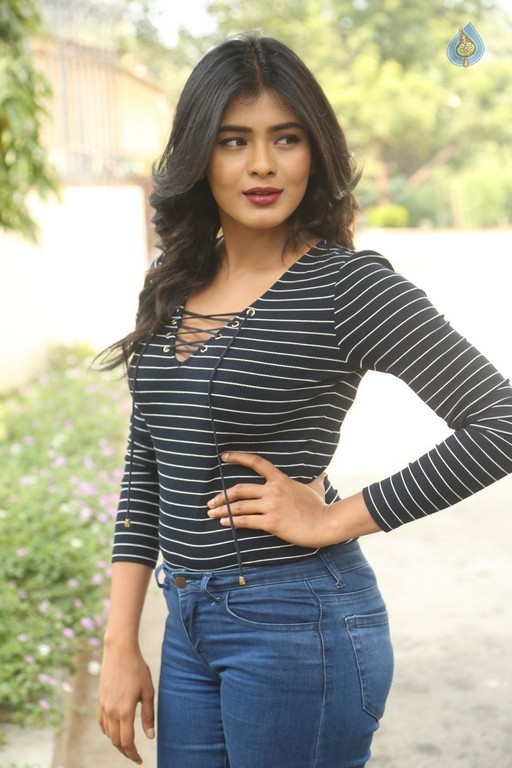 Hebah Patel Latest Gallery - 42 / 42 photos