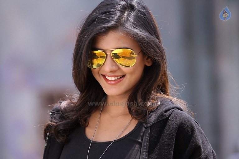 Hebah Patel Latest Gallery - 14 / 40 photos