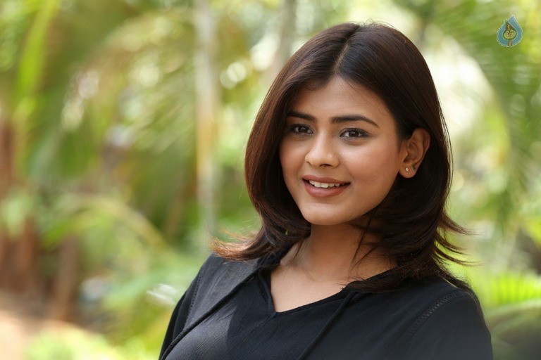 Hebah Patel Latest Gallery - 13 / 28 photos