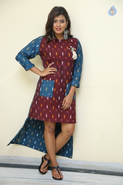 Hebah Patel Latest Gallery - 8 / 20 photos