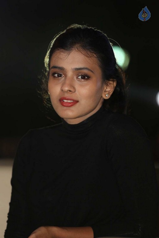 Hebah Patel Latest Images - 24 / 31 photos