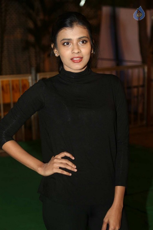 Hebah Patel Latest Images - 30 / 31 photos