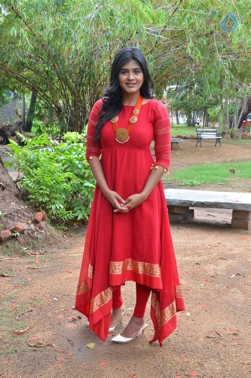 Hebah Patel Latest Photos - 9 / 20 photos