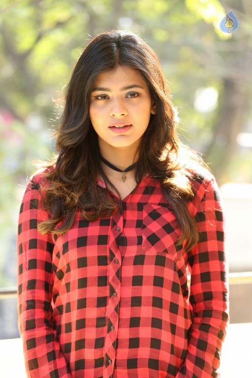 Hebah Patel Latest Photos - 14 / 42 photos