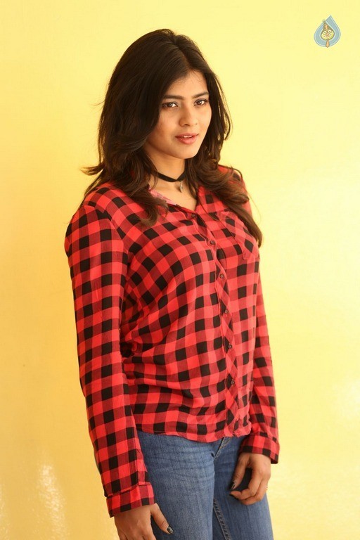 Hebah Patel Latest Photos - 21 / 42 photos