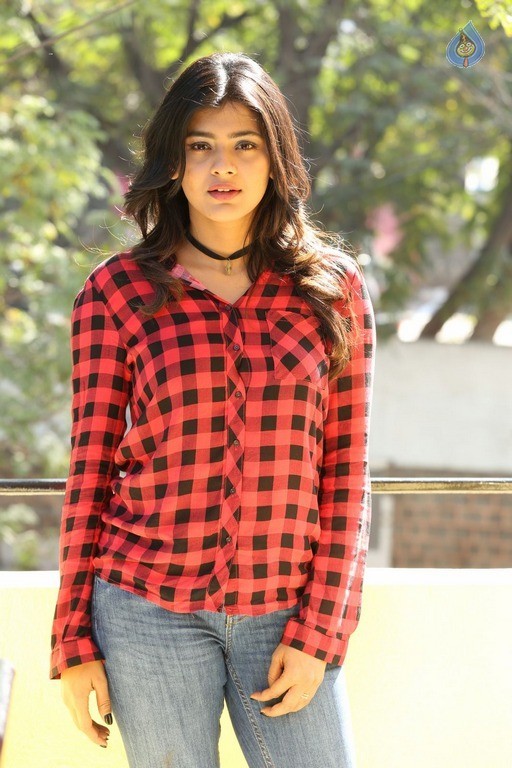 Hebah Patel Latest Photos - 27 / 42 photos
