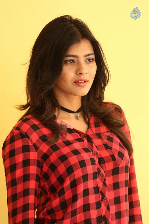 Hebah Patel Latest Photos - 30 / 42 photos