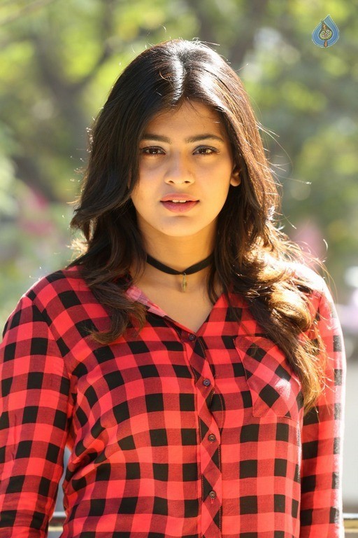 Hebah Patel Latest Photos - 36 / 42 photos