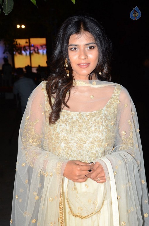 Hebah Patel Latest Pics - 7 / 30 photos