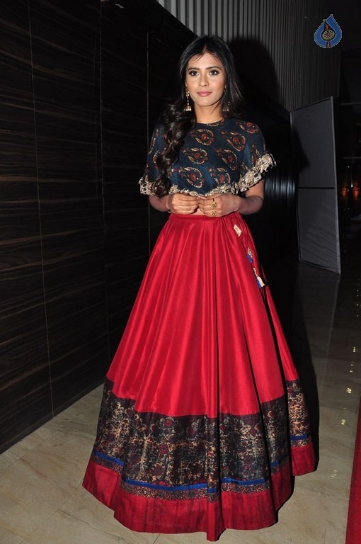 Hebah Patel Latest Pics - 6 / 42 photos