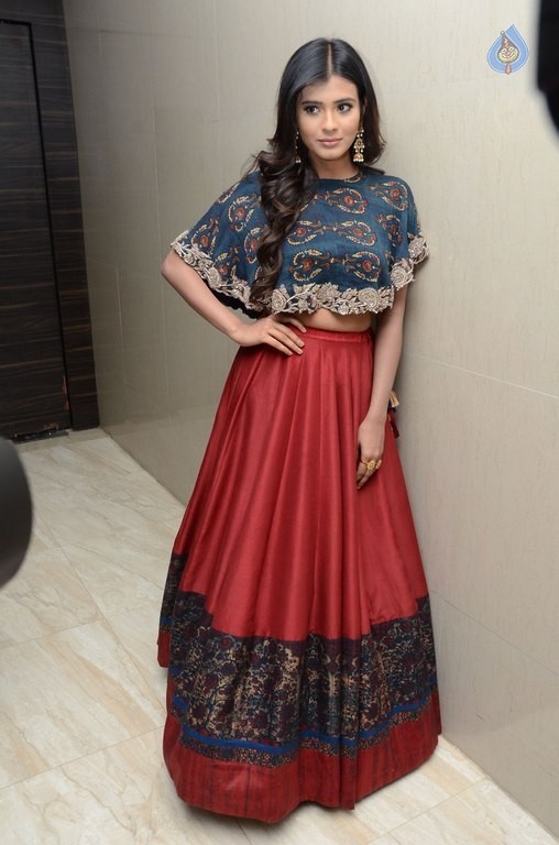 Hebah Patel Latest Pics - 7 / 42 photos