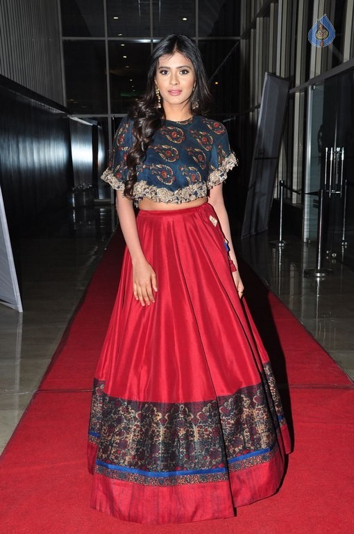 Hebah Patel Latest Pics - 23 / 42 photos