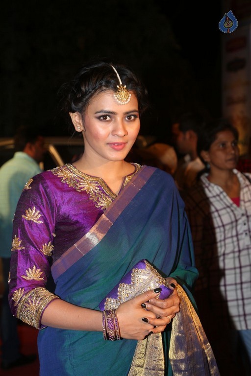 Hebah Patel Latest Stills - 34 / 38 photos
