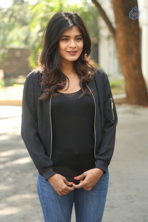 Hebah Patel New Gallery - 2 / 42 photos