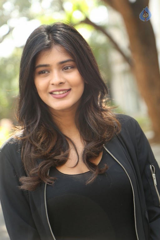 Hebah Patel New Gallery - 8 / 42 photos