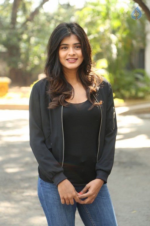 Hebah Patel New Gallery - 10 / 42 photos