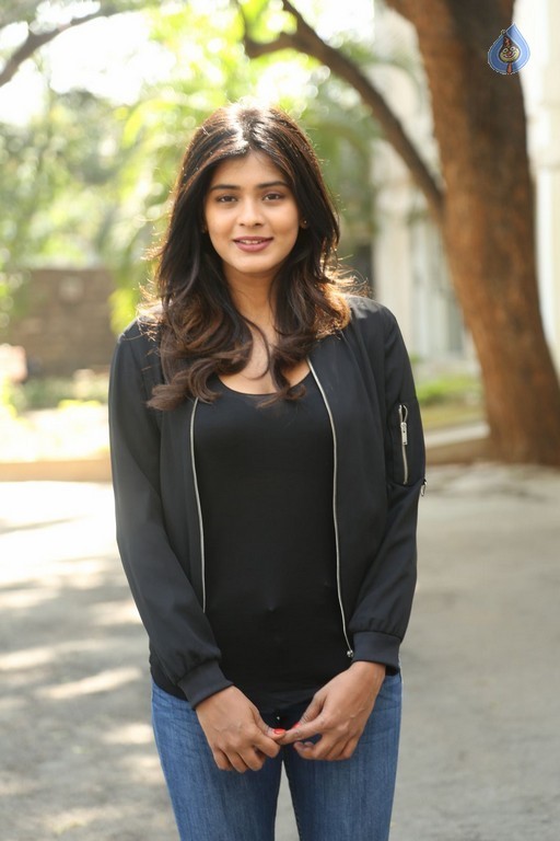 Hebah Patel New Gallery - 16 / 42 photos