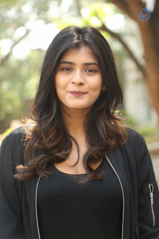 Hebah Patel New Gallery - 18 / 42 photos