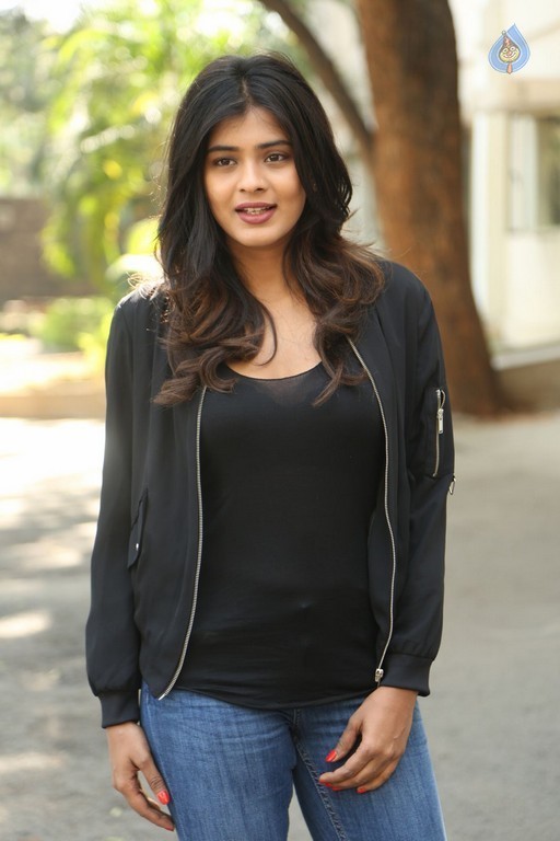Hebah Patel New Gallery - 27 / 42 photos