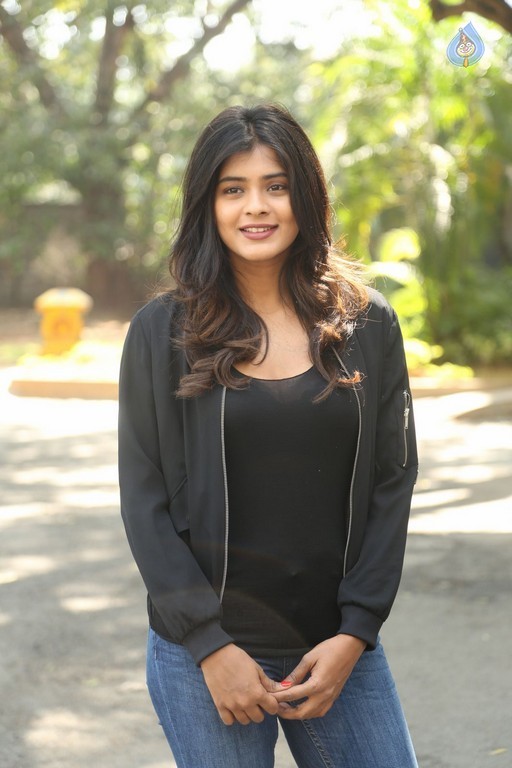 Hebah Patel New Gallery - 28 / 42 photos