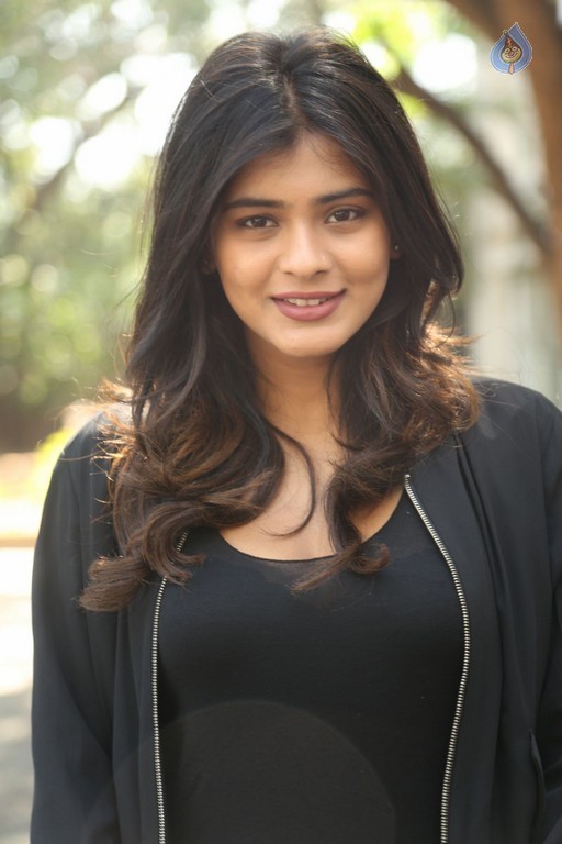 Hebah Patel New Gallery - 31 / 42 photos
