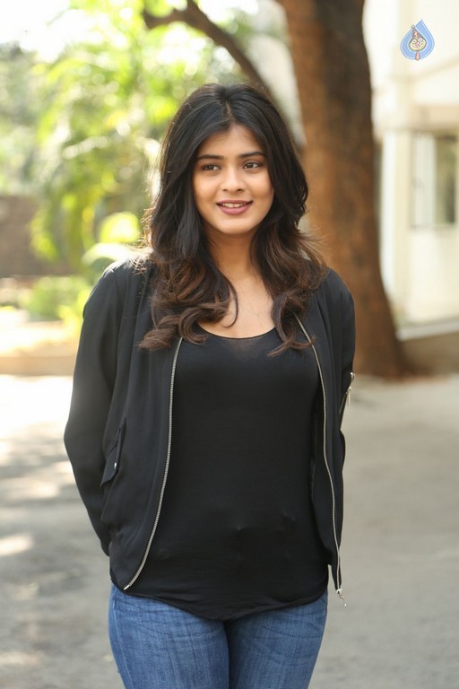Hebah Patel New Gallery - 32 / 42 photos