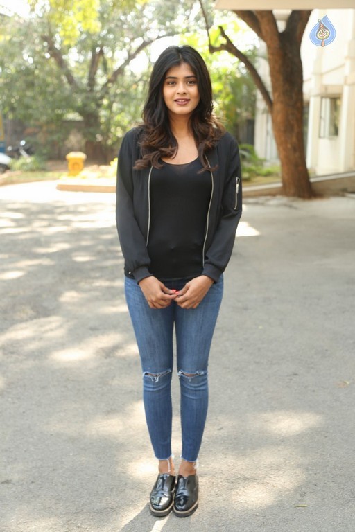 Hebah Patel New Gallery - 42 / 42 photos