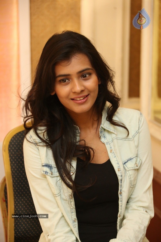 Hebah Patel New Gallery - 21 / 106 photos