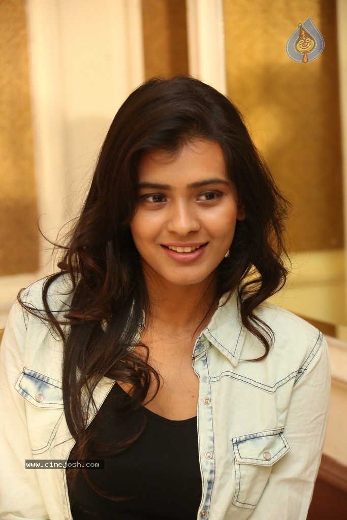 Hebah Patel New Gallery - 37 / 106 photos