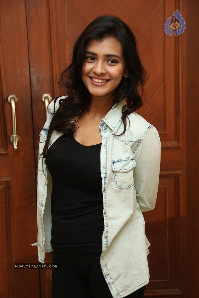 Hebah Patel New Gallery - 54 / 106 photos