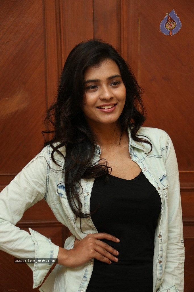 Hebah Patel New Gallery - 87 / 106 photos