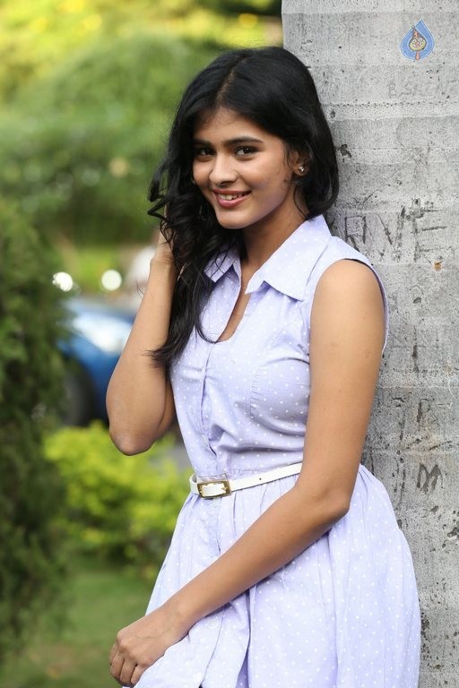 Hebah Patel New Photos - 14 / 38 photos