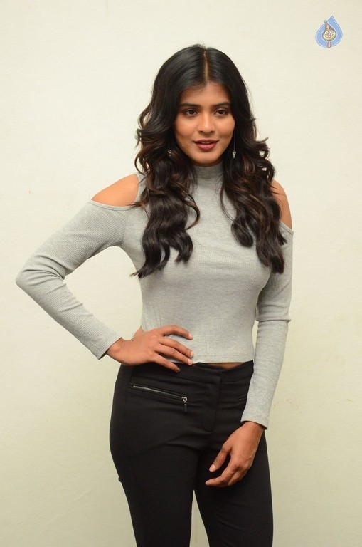 Hebah Patel New Photos - 42 / 42 photos