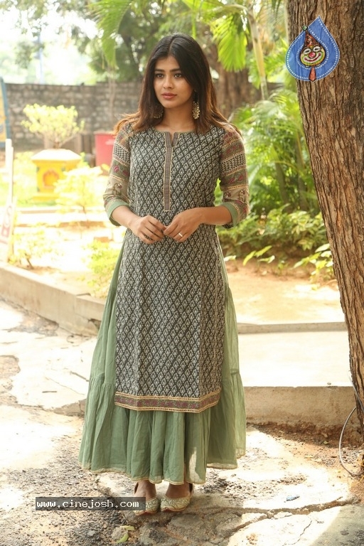 Hebah Patel New Photos - 6 / 30 photos