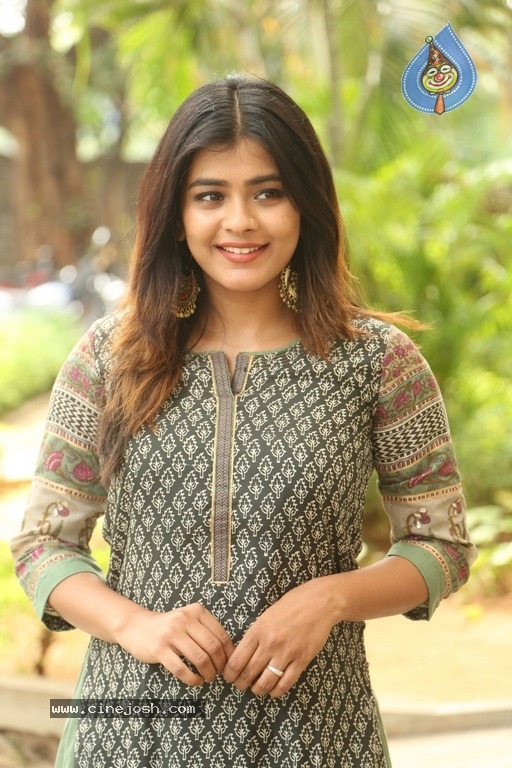Hebah Patel New Photos - 7 / 30 photos