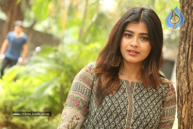 Hebah Patel New Photos - 9 / 30 photos