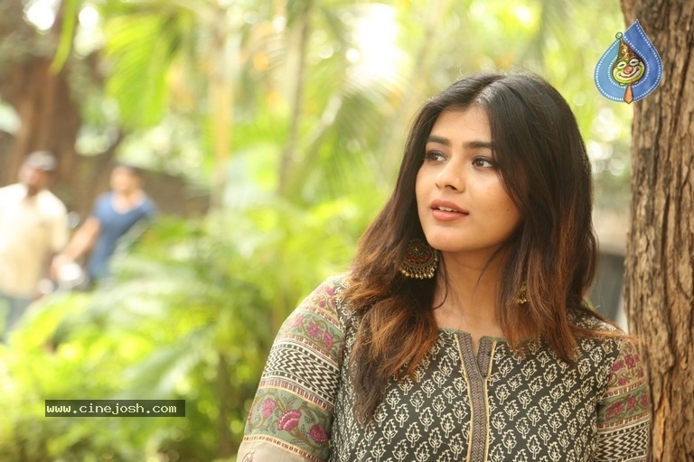 Hebah Patel New Photos - 13 / 30 photos