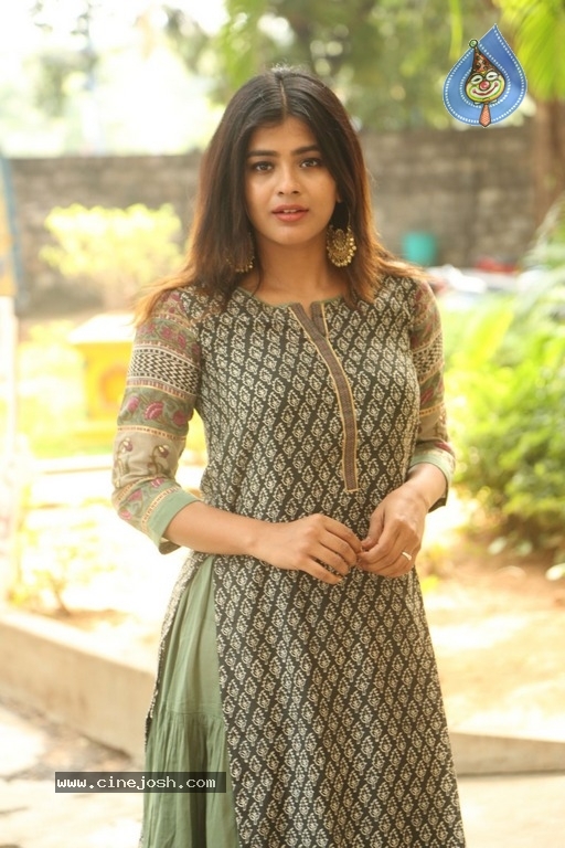 Hebah Patel New Photos - 21 / 30 photos