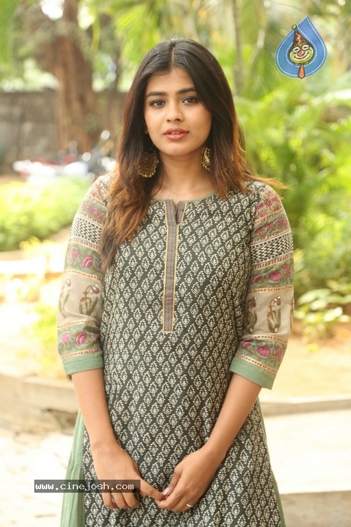 Hebah Patel New Photos - 24 / 30 photos
