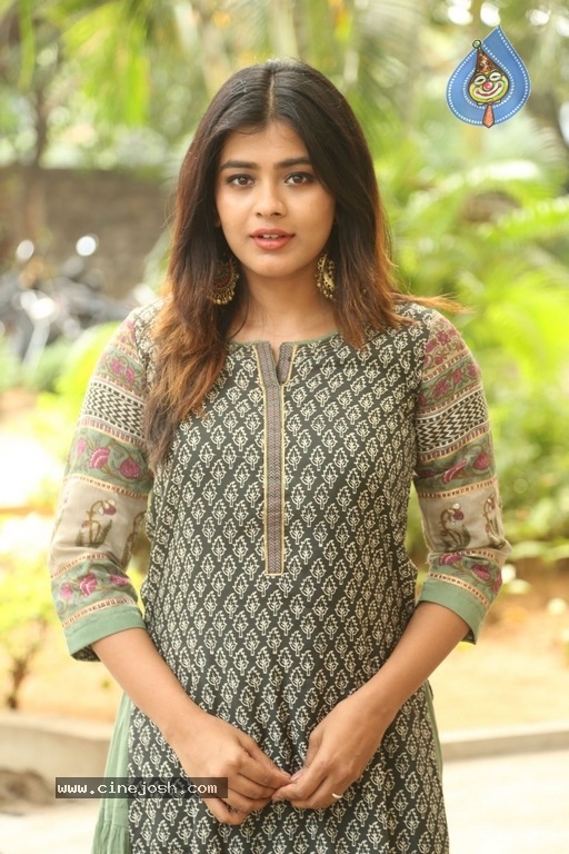 Hebah Patel New Photos - 27 / 30 photos