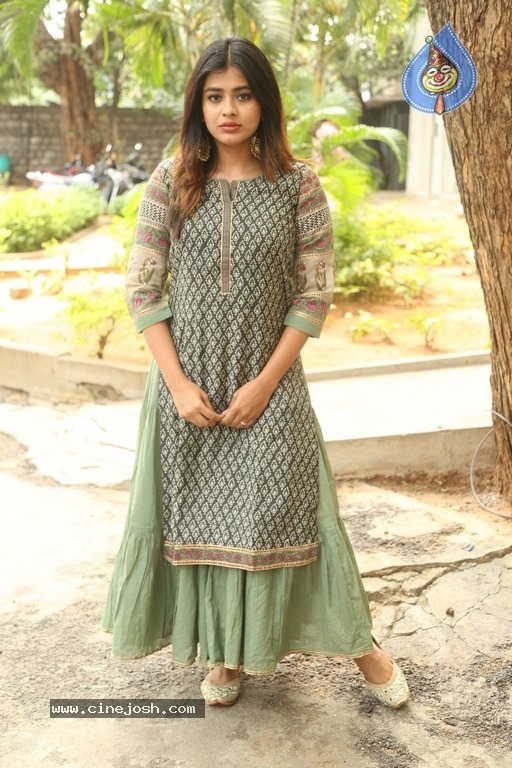 Hebah Patel New Photos - 28 / 30 photos