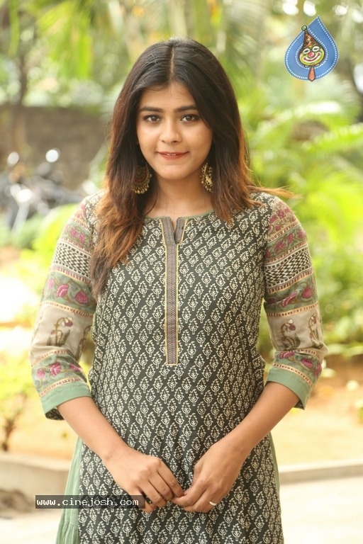 Hebah Patel New Photos - 30 / 30 photos