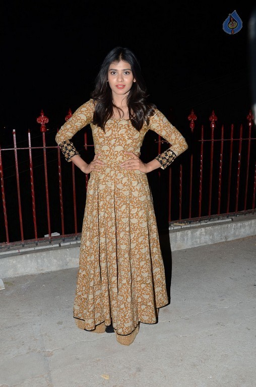 Hebah Patel New Pics - 31 / 41 photos